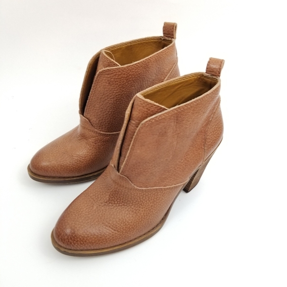 Lucky Brand Shoes - Lucky Brand Ehllen Leather Booties, Size 7M